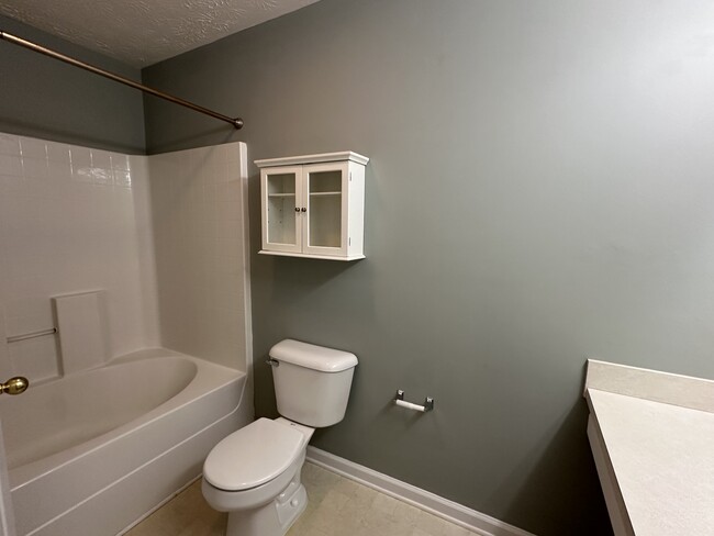 Primary upstairs bathroom - 425 Shadow Glen Dr