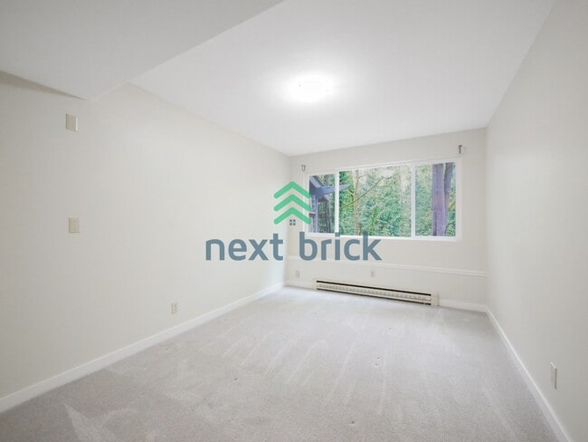 Building Photo - 3 Bed and 3 Bath Plus Office Private Single-family Home is Available for Rent!