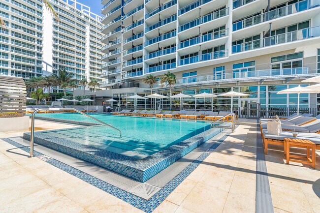 Building Photo - 3100 N Ocean Dr