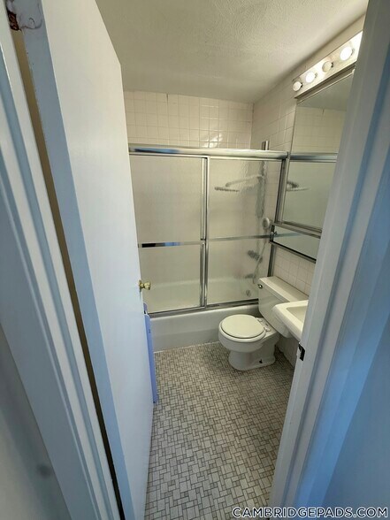 Building Photo - 1643 Cambridge St