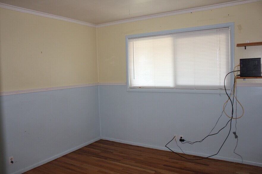 Building Photo - 1943 S Davis Blvd