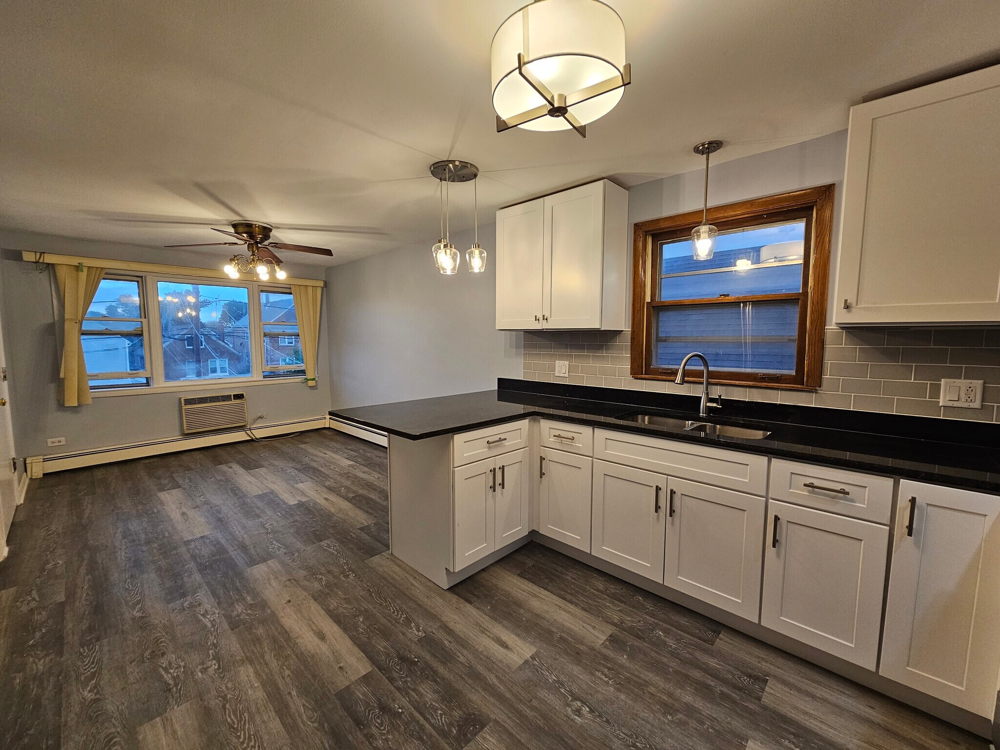 Building Photo - 4640 South Avers Avenue