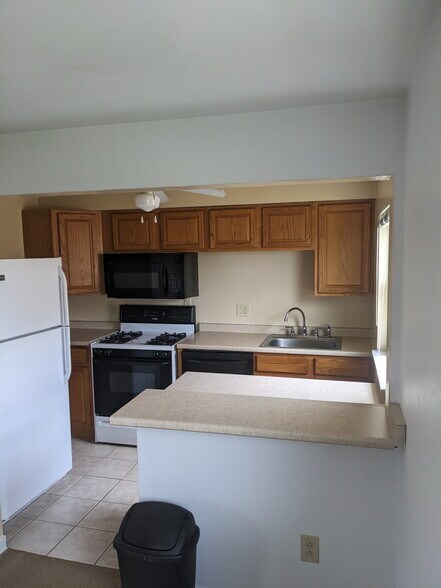 Kitchen - 530 Montclair St