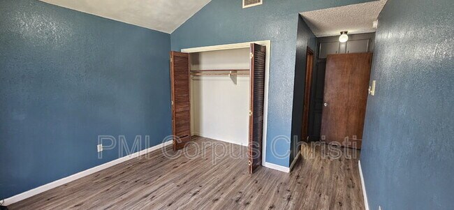 Building Photo - 6106 Angus Dr