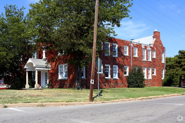 Building Photo - Arbutus