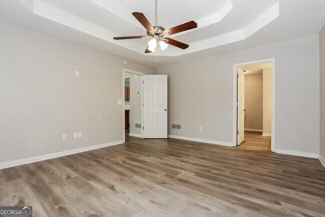 Building Photo - 5952 Tate Dr