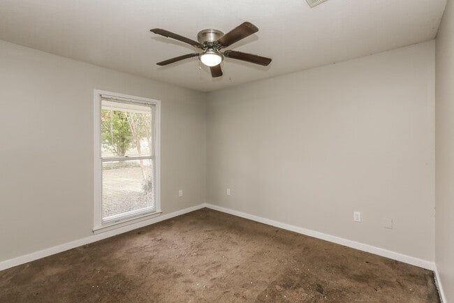 Building Photo - 506 Huntington Dr