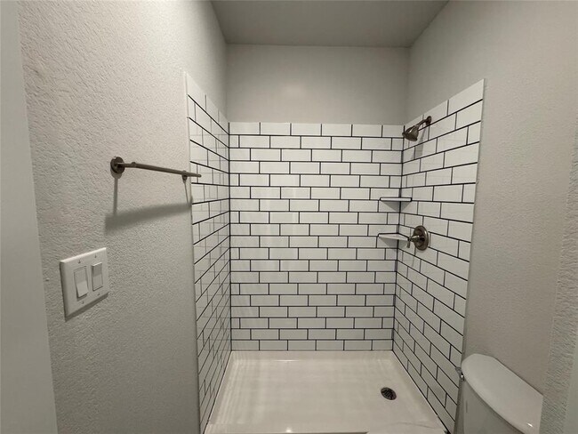Building Photo - 9803 Club Creek Dr
