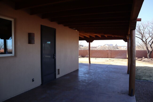 Building Photo - Your own resort! Elegant, Exclusive & Exquisite.