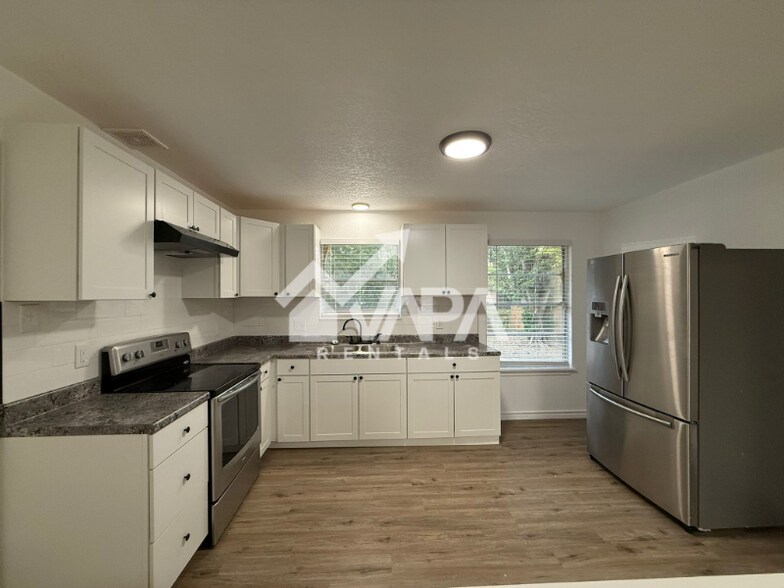 Building Photo - 530 Artemis Dr