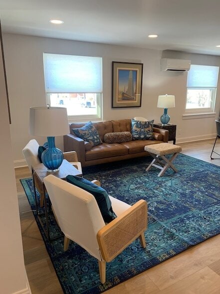 Building Photo - 326 W Main St