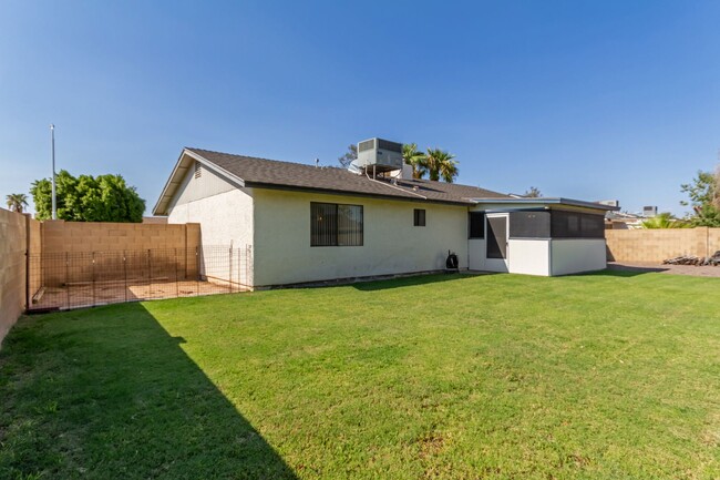 Building Photo - Charming 3-Bedroom, 2-Bath Home with AZ Ro...