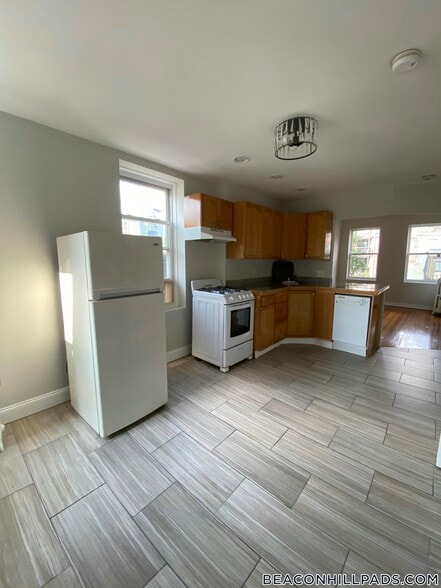 Building Photo - 70 Joy St