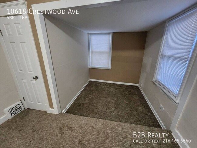 Building Photo - 10618 Crestwood Ave