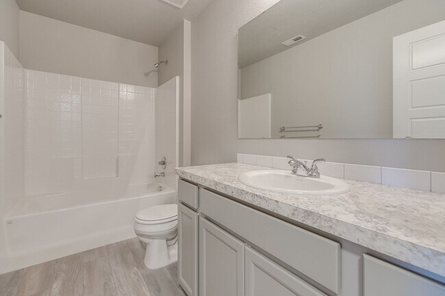 Building Photo - You can be HOME in this beautiful townhome!