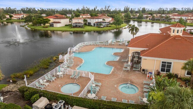 Building Photo - Beautiful Townhome in Laguna lakes 3 bedro...