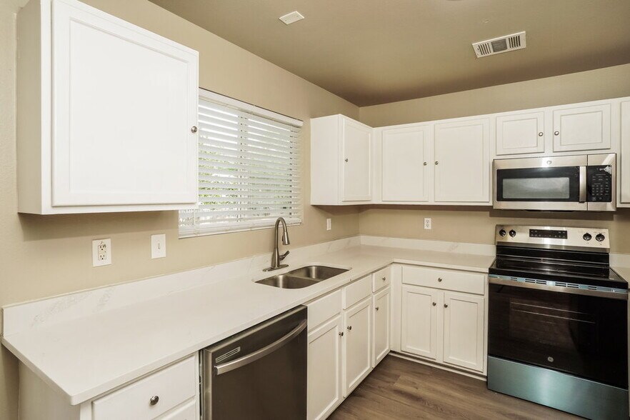 Building Photo - 12642 Sunny Wonder