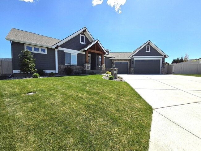 Building Photo - $4,800 - 5 Bed / 3 Bath Custom Built Home w/ Private Sport Court & Golf Green