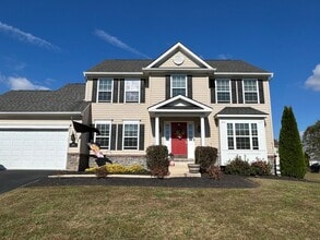 Building Photo - 84 Laks Ct