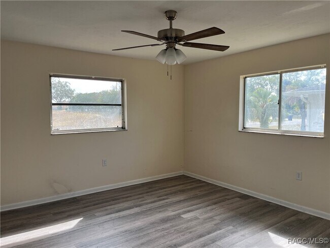 Building Photo - 302 S Jackson St