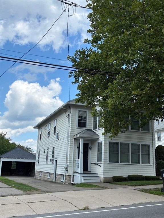 Building Photo - 665 Belmont St