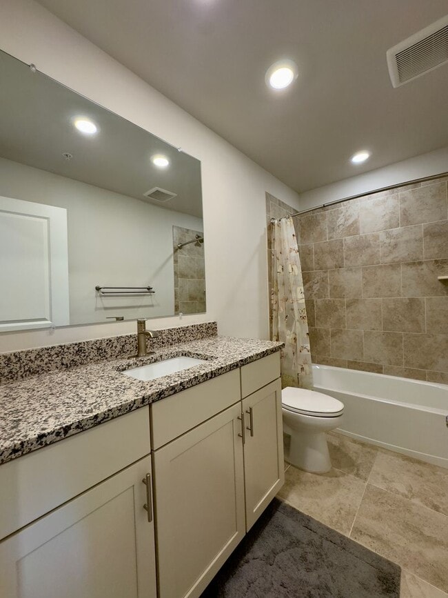 Building Photo - Charming 3 Bedroom/2 Bathroom/2 Half Bath Townhome in Windsor Mill, MD!
