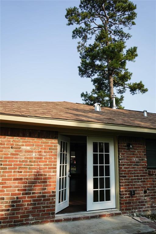 Building Photo - 10311 Royal Oaks Dr