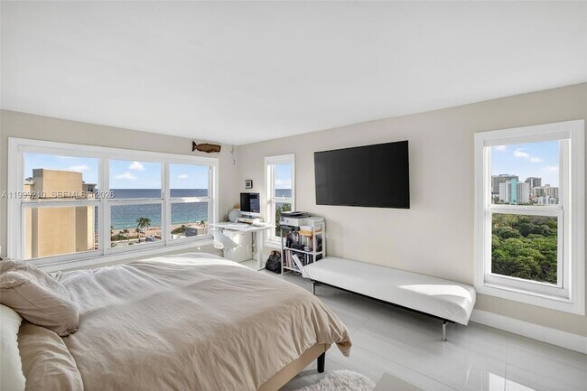 Building Photo - 3000 E Sunrise Blvd