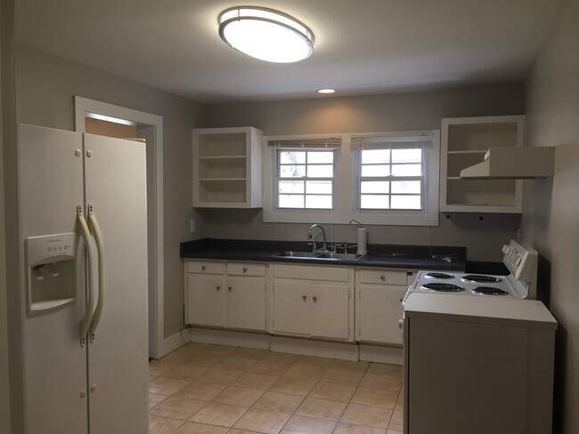 Building Photo - Wedgewood Houston!!!  3 Bed 1 Bath House Convenient to Belmont, Lipscomb & Vandy!