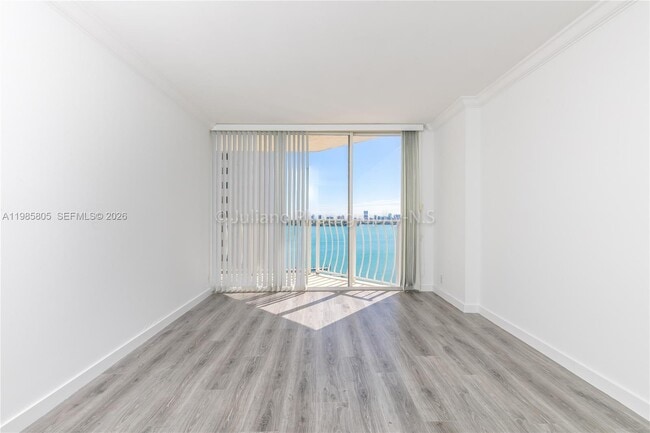 Building Photo - 7601 E Treasure Dr