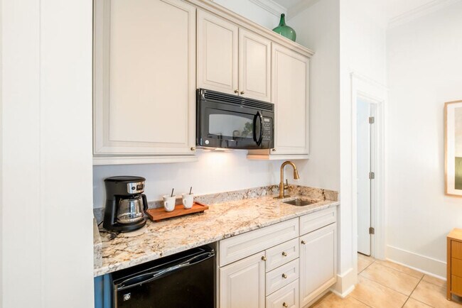 Building Photo - 22022 Front Beach Rd