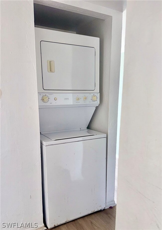 Building Photo - 824 Alderman St