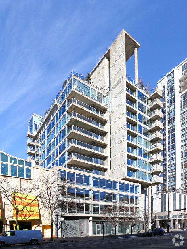Building Photo - Contemporaine