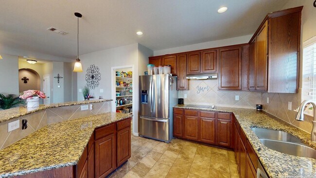 Building Photo - 522 Baltustrol Dr