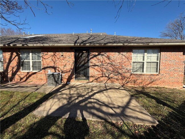 Building Photo - 706 Meghan St