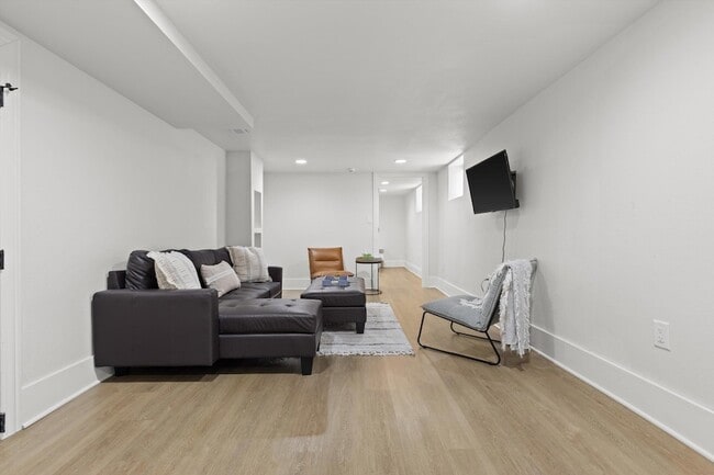 Building Photo - 3149 S Howell Ave
