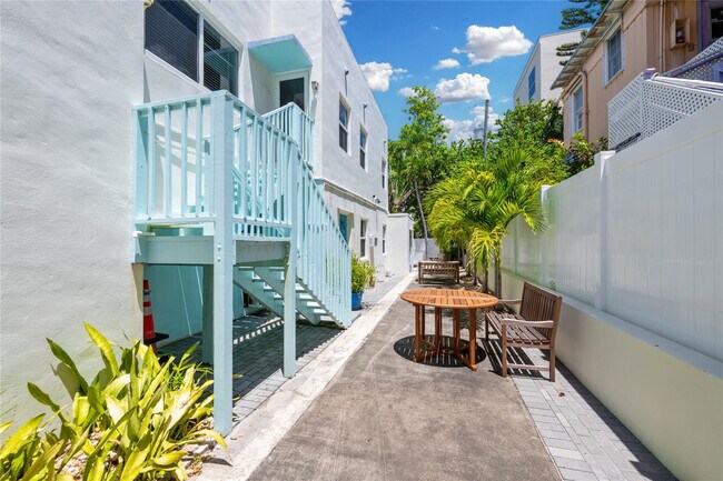 Building Photo - 3015 Seville St