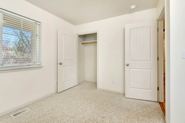 Building Photo - 4552 W Kendall St