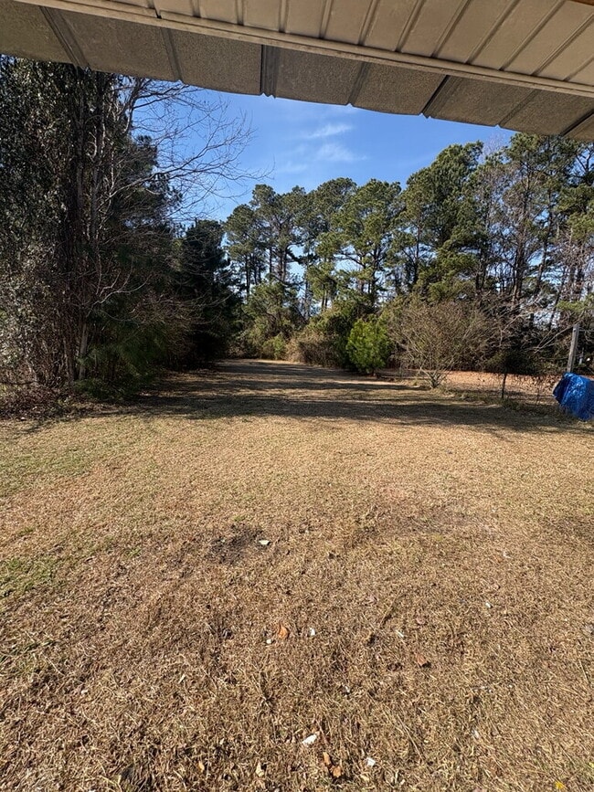 Building Photo - 103 Pine Crest Dr