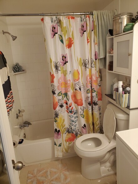 Bathroom - 1436 Meridian Plz NW