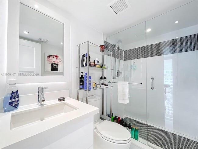 Building Photo - 600 NE 36th St