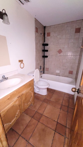 Building Photo - 2700 Memphis Ave