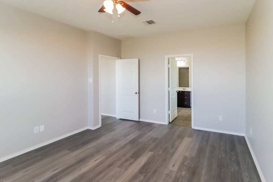 Building Photo - 124 Carrington St