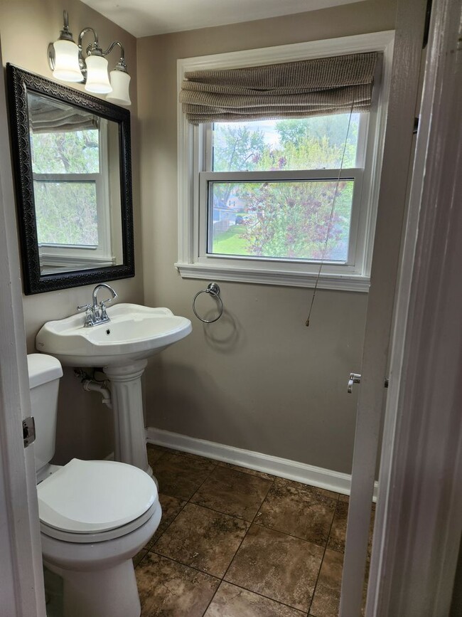 Building Photo - 4 Bedroom Home in Benson!