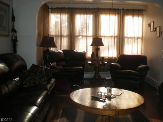 Building Photo - 147 Phelps Ave