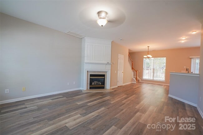 Building Photo - 2411 Normancrest Ct