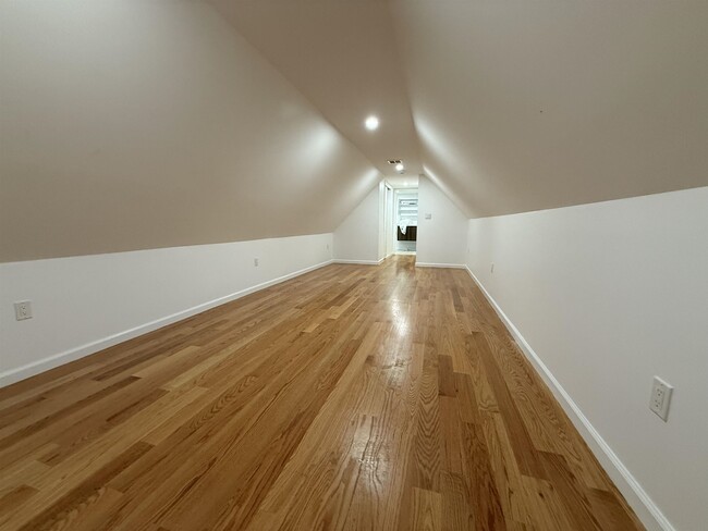 Building Photo - 23 E 44th St