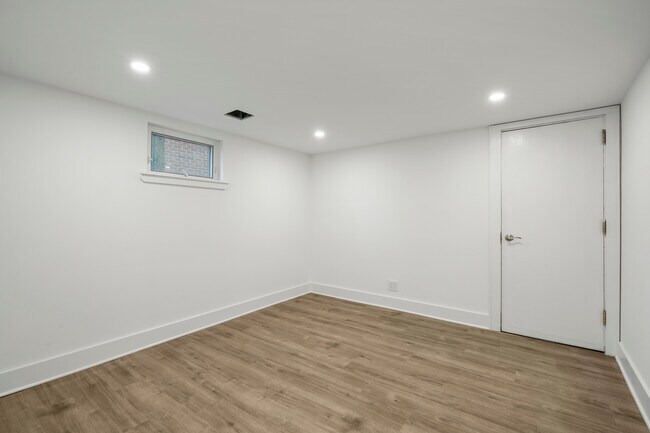 Building Photo - 319 Wagner Ave