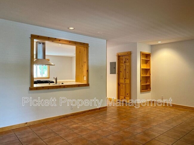 Building Photo - 4673 NW Walgren Dr