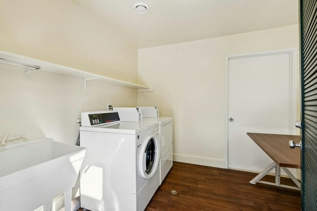 Building Photo - 1411 Creekside Dr